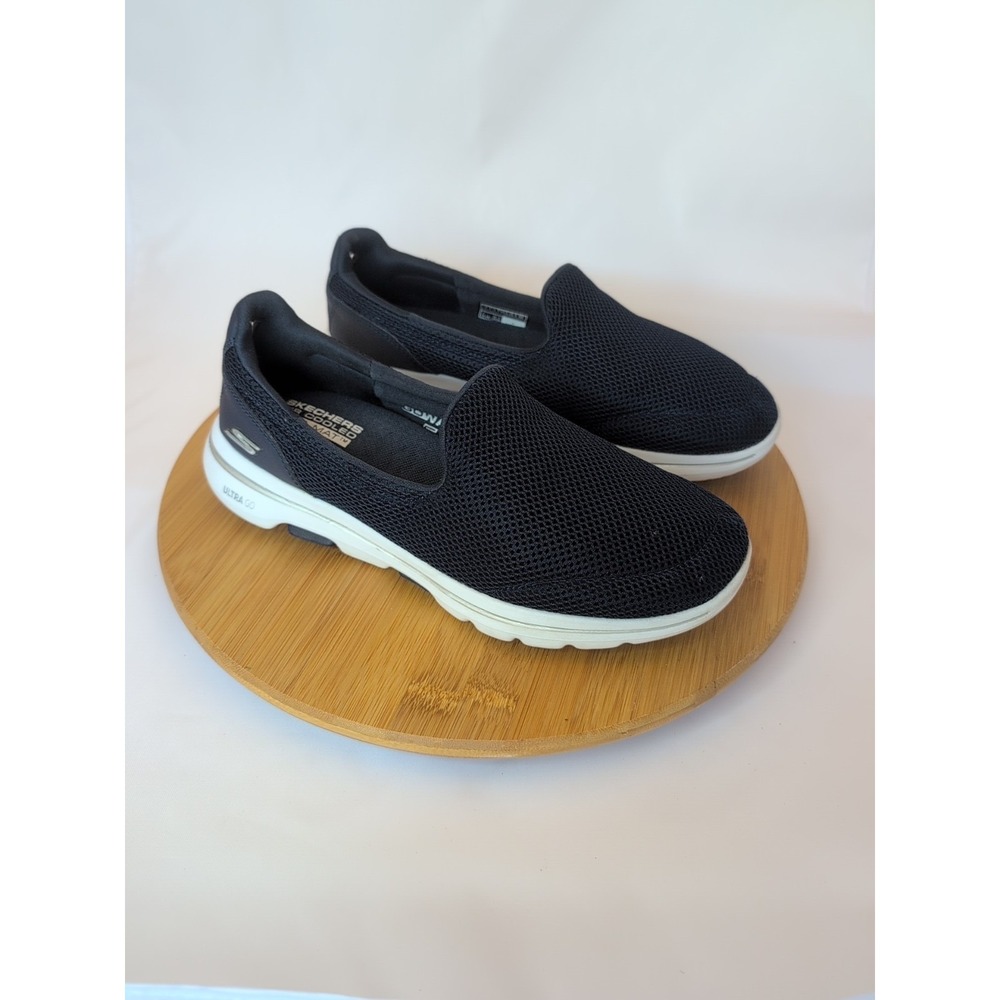 Skechers Womens Go Walk 5 15901W Navy Casual Shoes Sneakers Size 7.5